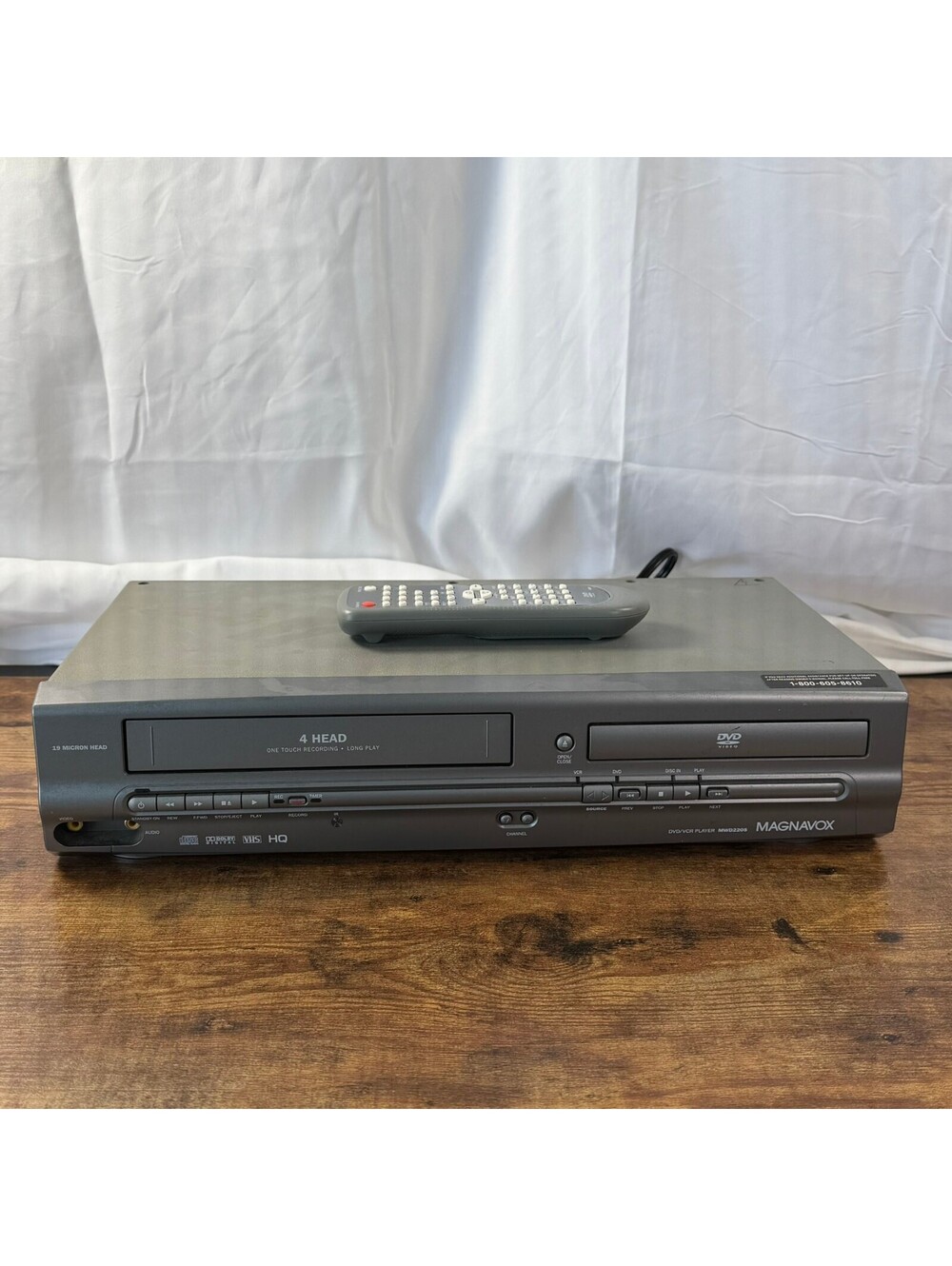 Magnavox MWD2205 DVD VCR Combo DVD Works VCR For Parts Remote Included 2000s